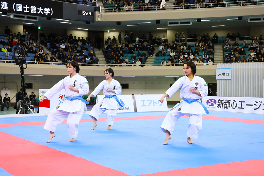 写真：女子団体形決勝戦・国士舘大学チーム